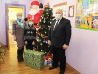 В рамках акции «Профсоюзы – детям» вручены подарки социально-педагогическому центру Мостовского района