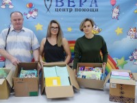 Канцелярские товары на несколько тысяч рублей собрали работники Гродненской университетской клиники для детей из многодетных и малообеспеченных семей