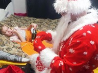 Дед Мороз спешит на помощь: гродненские медики порадовали юных пациентов