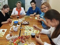 Мастер-класс по украшению пасхальных яиц организовал для работников Гродненского областного кардиоцентра профсоюзный комитет