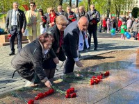 Председатель Гродненской областной организации БПРЗ Владислав Голяк принял участие в возложении цветов к Братской могиле советских воинов и партизан в областном центре