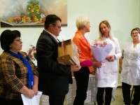 Представители сразу трех профсоюзов пришли с поздравлениями к старшей медсестре Ваверской участковой больницы Татьяне Цихович